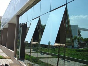 Glass curtain wall